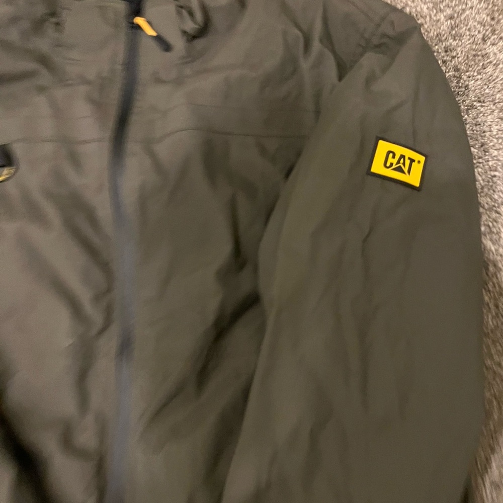 Men's Olive Jacket 
  
Caterpillar Lightweight Insulated Jacket 3851 - Picture 6 of 6